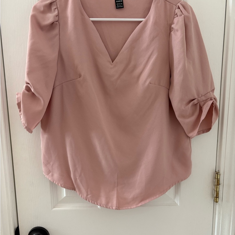 🟩3/$15 Blush V-Neck Blouse